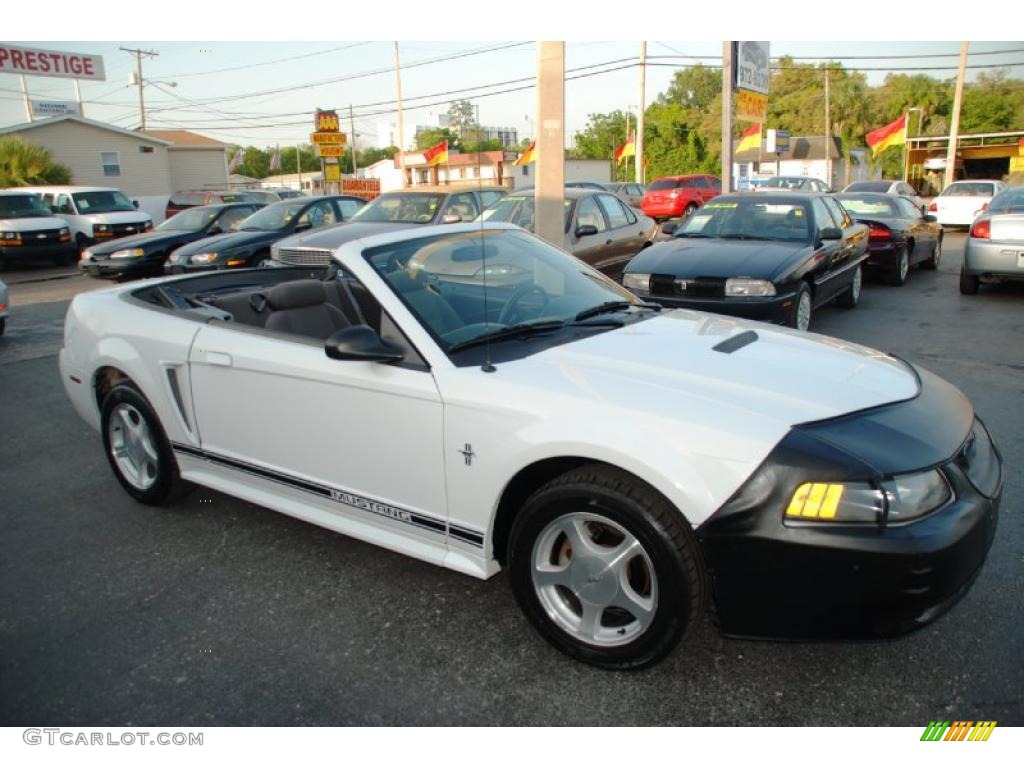 2001 Mustang V6 Convertible - Oxford White / Medium Graphite photo #12