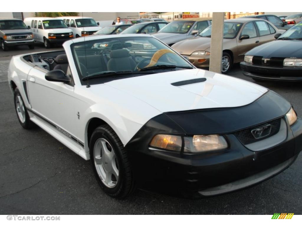 2001 Mustang V6 Convertible - Oxford White / Medium Graphite photo #14