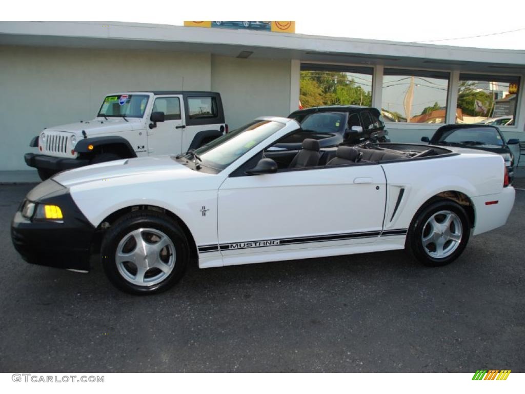 2001 Mustang V6 Convertible - Oxford White / Medium Graphite photo #15