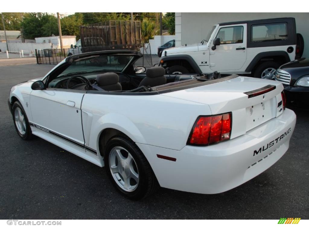 2001 Mustang V6 Convertible - Oxford White / Medium Graphite photo #45