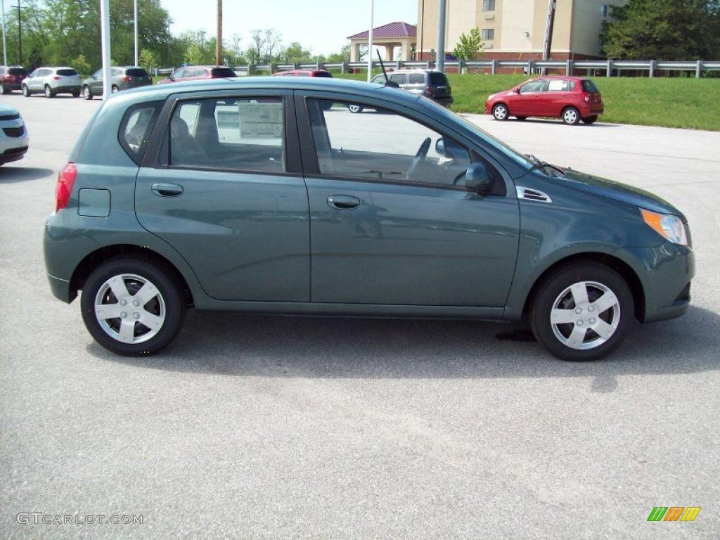 2010 Aveo Aveo5 LT - Wintergreen / Neutral photo #5