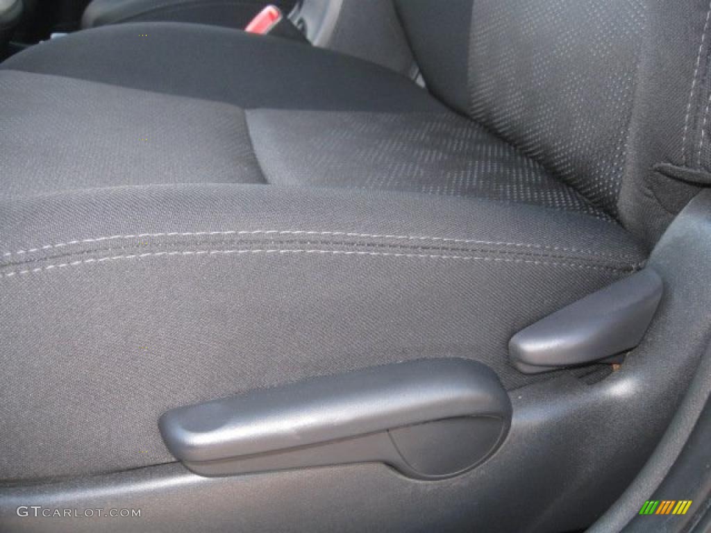 2010 Vibe 2.4L - Carbon Gray Metallic / Ebony photo #14