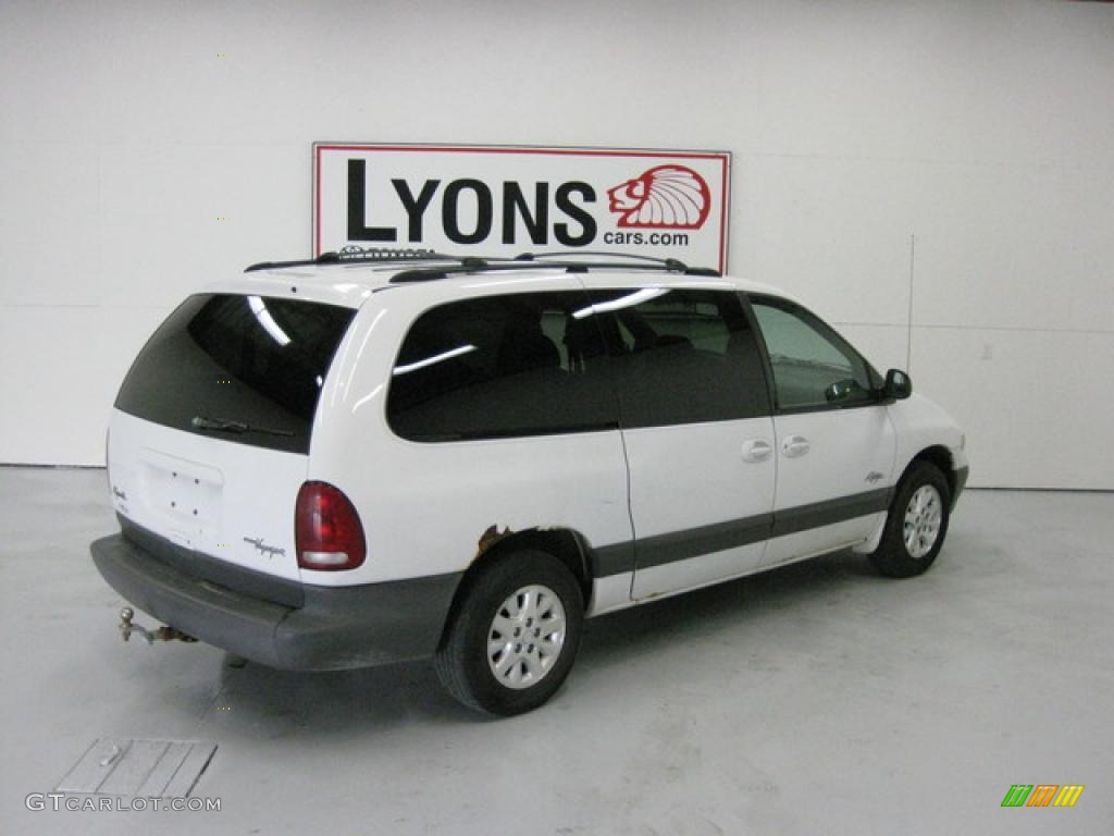 1997 Grand Voyager SE - Bright White / Gray photo #2