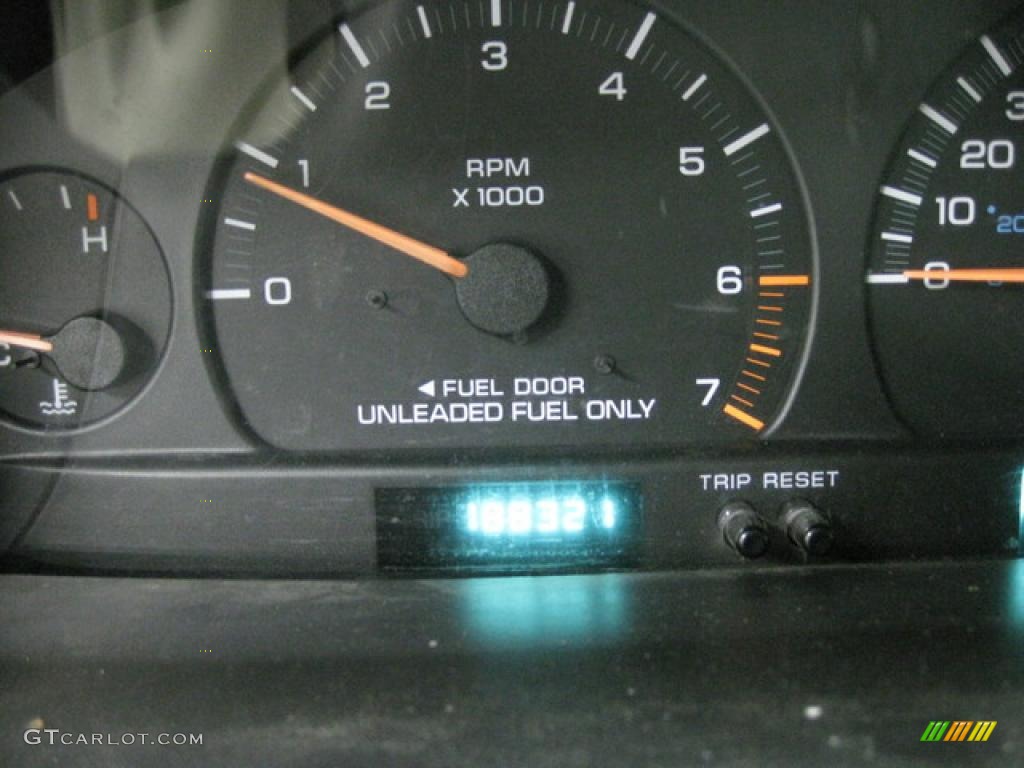 1997 Grand Voyager SE - Bright White / Gray photo #4