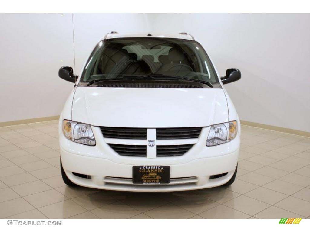 2006 Grand Caravan SE - Stone White / Dark Khaki/Light Graystone photo #2