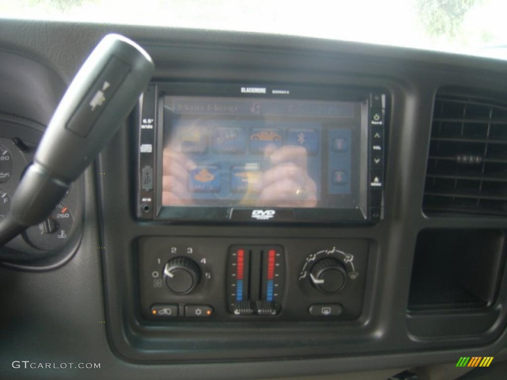 2003 Suburban 1500 LS - Light Pewter Metallic / Gray/Dark Charcoal photo #19