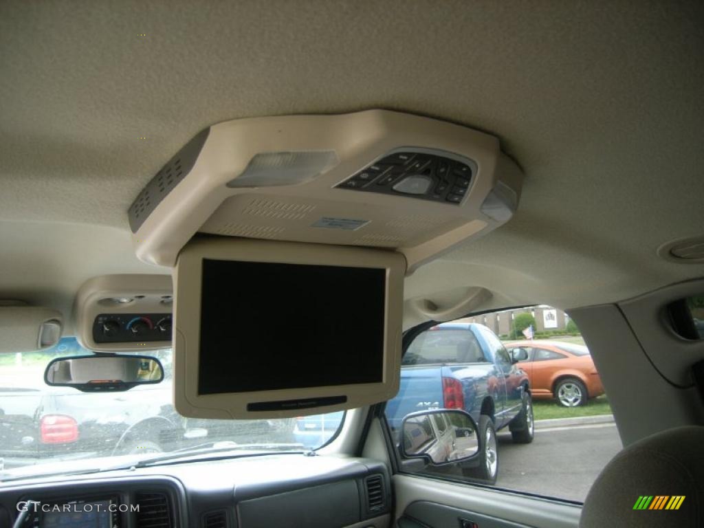 2003 Suburban 1500 LS - Light Pewter Metallic / Gray/Dark Charcoal photo #21