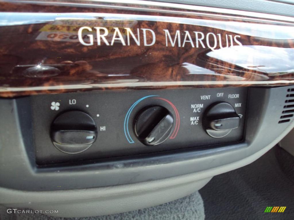 2004 Grand Marquis GS - Vibrant White / Light Flint photo #20