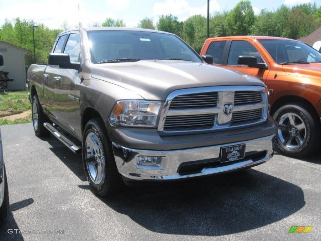 2010 Ram 1500 Big Horn Quad Cab 4x4 - Austin Tan Pearl / Light Pebble Beige/Bark Brown photo #3