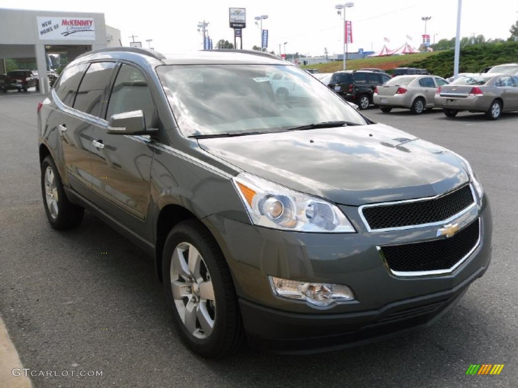 2010 Traverse LT - Cyber Gray Metallic / Dark Gray/Light Gray photo #5