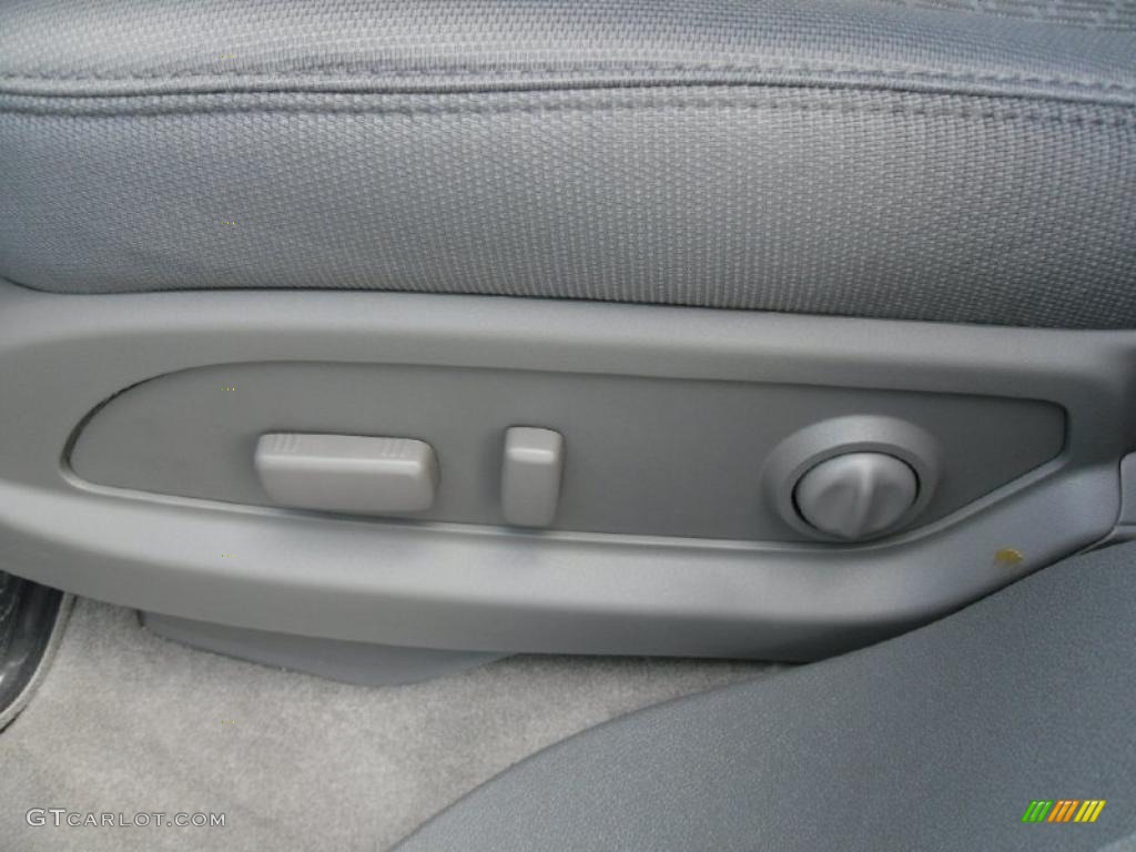 2010 Traverse LT - Cyber Gray Metallic / Dark Gray/Light Gray photo #9