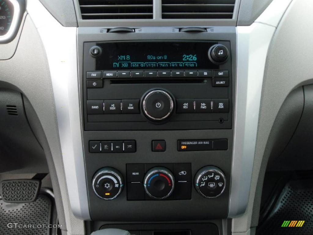 2010 Traverse LT - Cyber Gray Metallic / Dark Gray/Light Gray photo #12