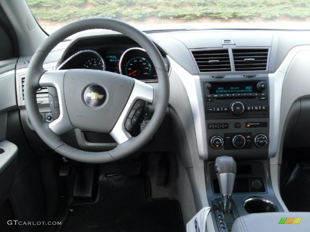 2010 Traverse LT - Cyber Gray Metallic / Dark Gray/Light Gray photo #14