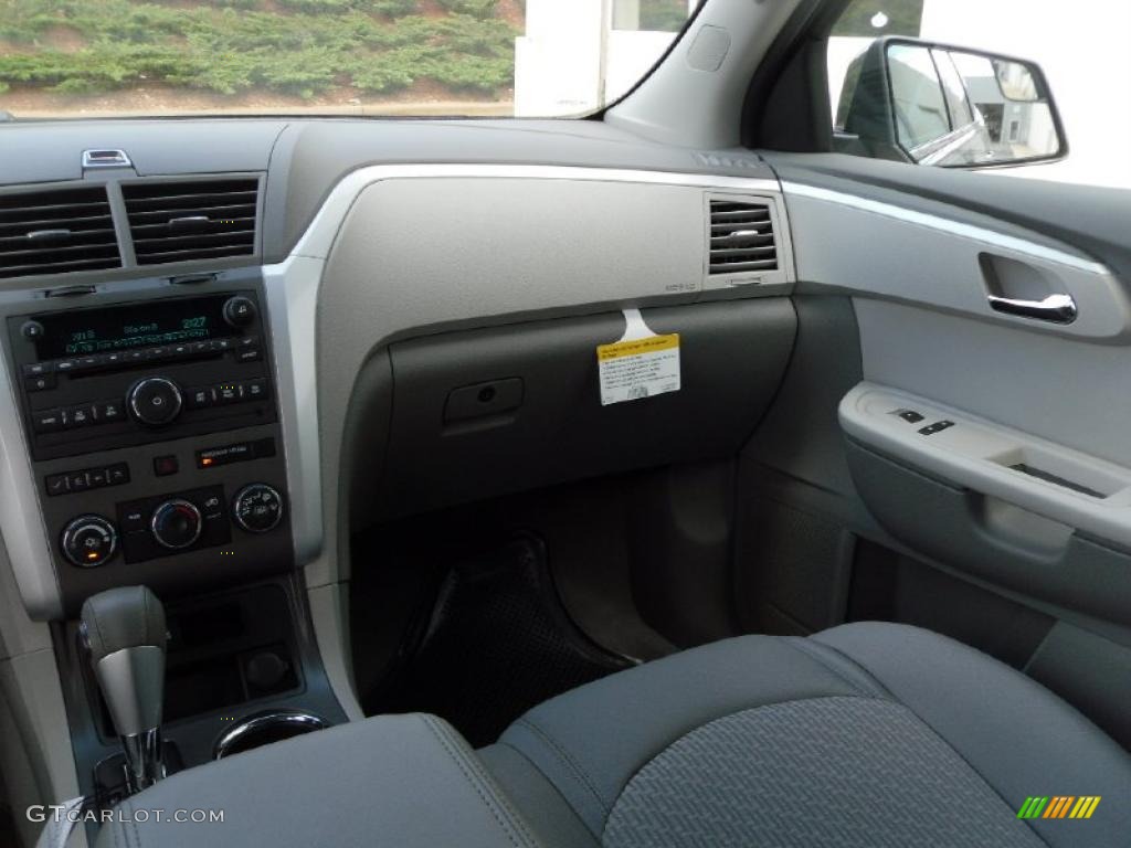 2010 Traverse LT - Cyber Gray Metallic / Dark Gray/Light Gray photo #15