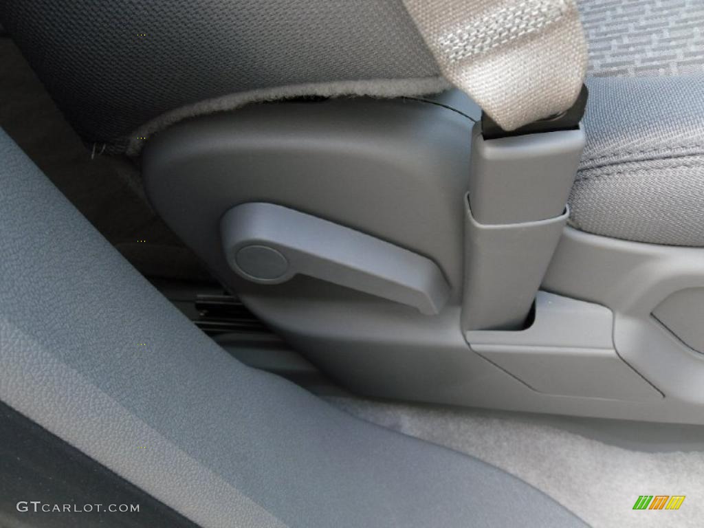 2010 Traverse LT - Cyber Gray Metallic / Dark Gray/Light Gray photo #19