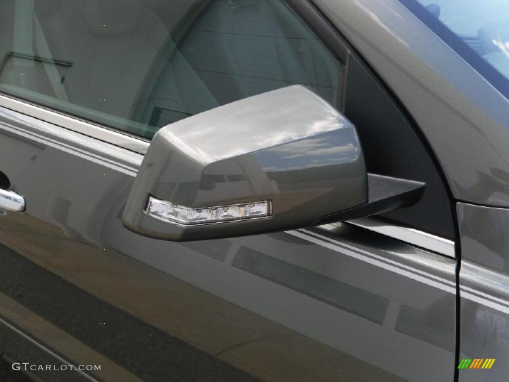 2010 Traverse LT - Cyber Gray Metallic / Dark Gray/Light Gray photo #22
