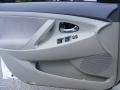 Super White - Camry LE Photo No. 22