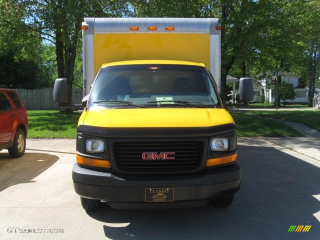 2006 Savana Cutaway 3500 Commercial Moving Truck - Yellow / Pewter photo #2