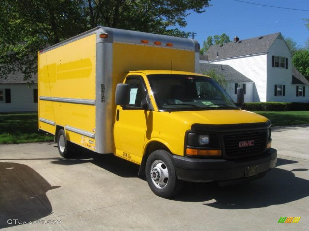 2006 Savana Cutaway 3500 Commercial Moving Truck - Yellow / Pewter photo #3