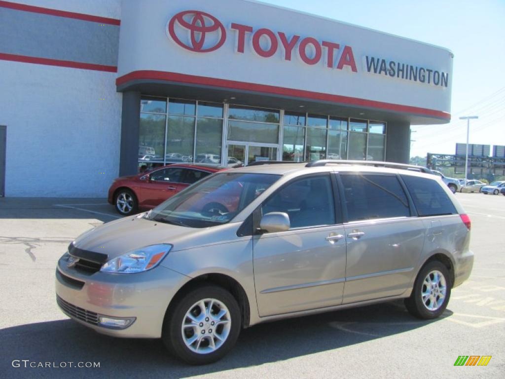 2005 Sienna XLE AWD - Desert Sand Mica / Taupe photo #1