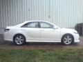 Super White - Camry SE Photo No. 17