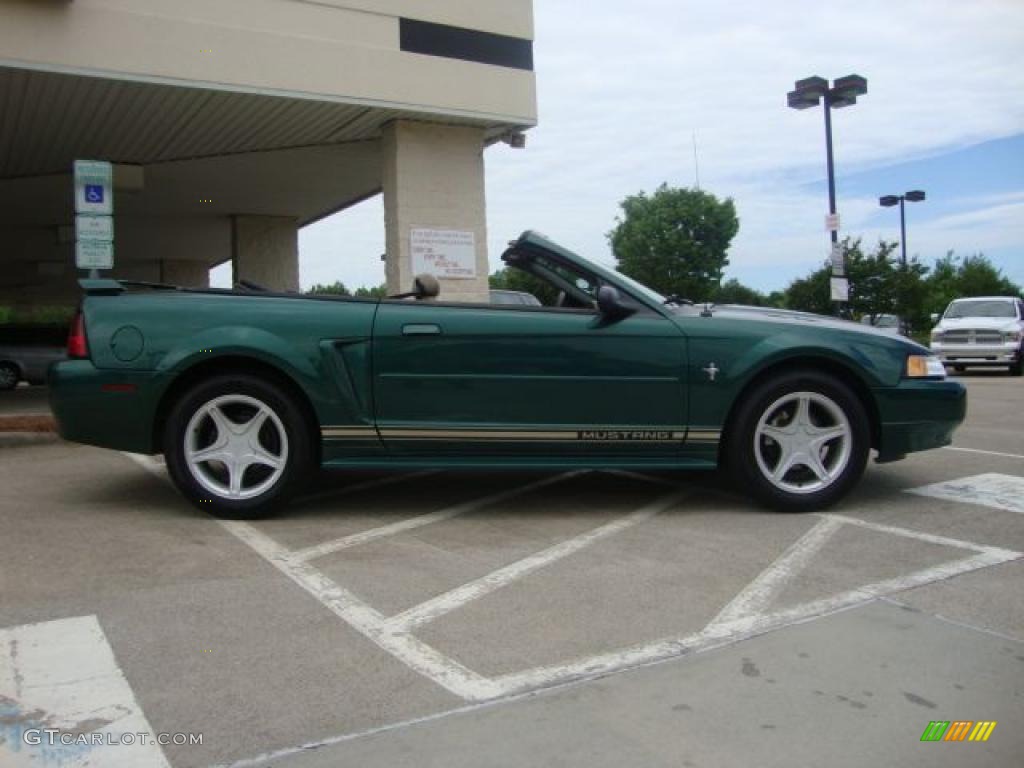 2001 Mustang V6 Convertible - Tropic Green metallic / Medium Parchment photo #2