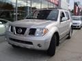Silver Lightning Metallic - Pathfinder LE 4x4 Photo No. 3