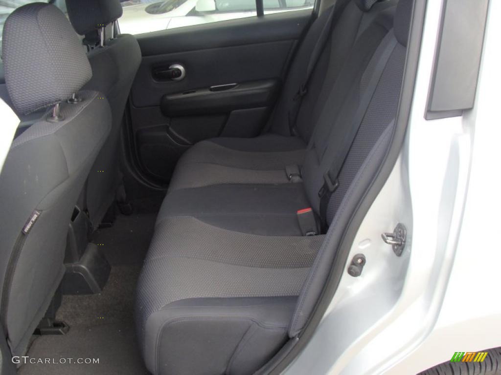 2008 Versa 1.8 SL Hatchback - Brilliant Silver / Charcoal photo #15