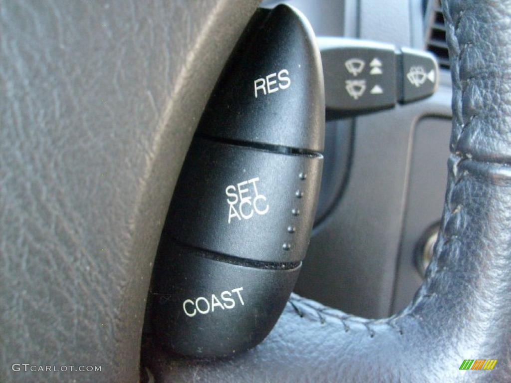 2006 Focus ZX4 SE Sedan - Cloud 9 White / Dark Flint/Light Flint photo #24
