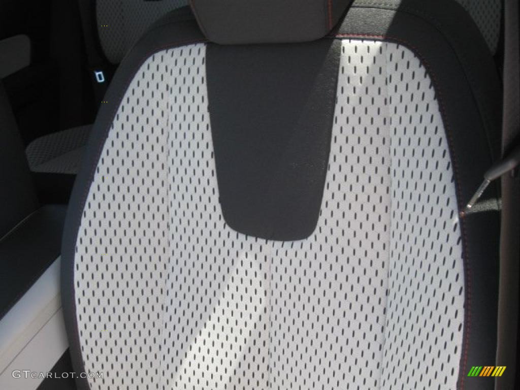 2010 Terrain SLE - Quicksilver Metallic / Light Titanium photo #8