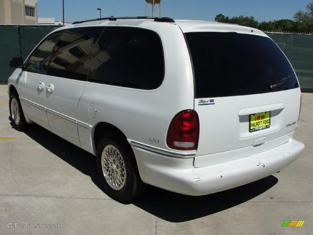 1996 Town & Country LXi - White / Beige photo #5