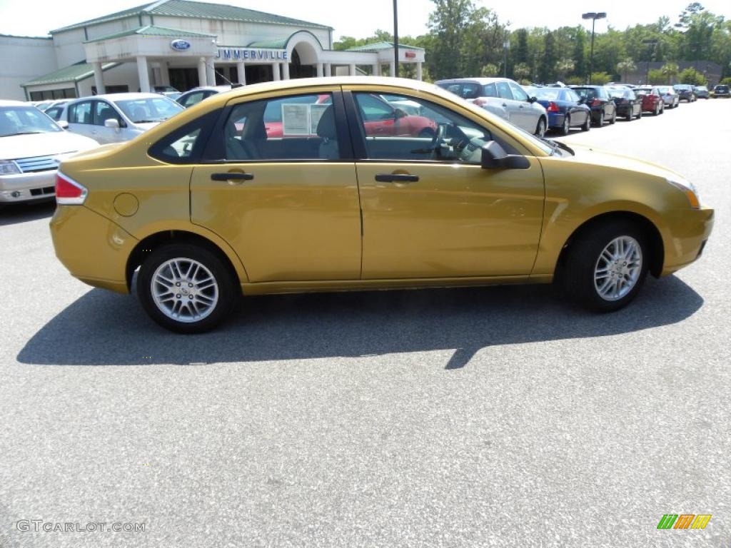 2009 Focus SE Sedan - Amber Gold Metallic / Medium Stone photo #12