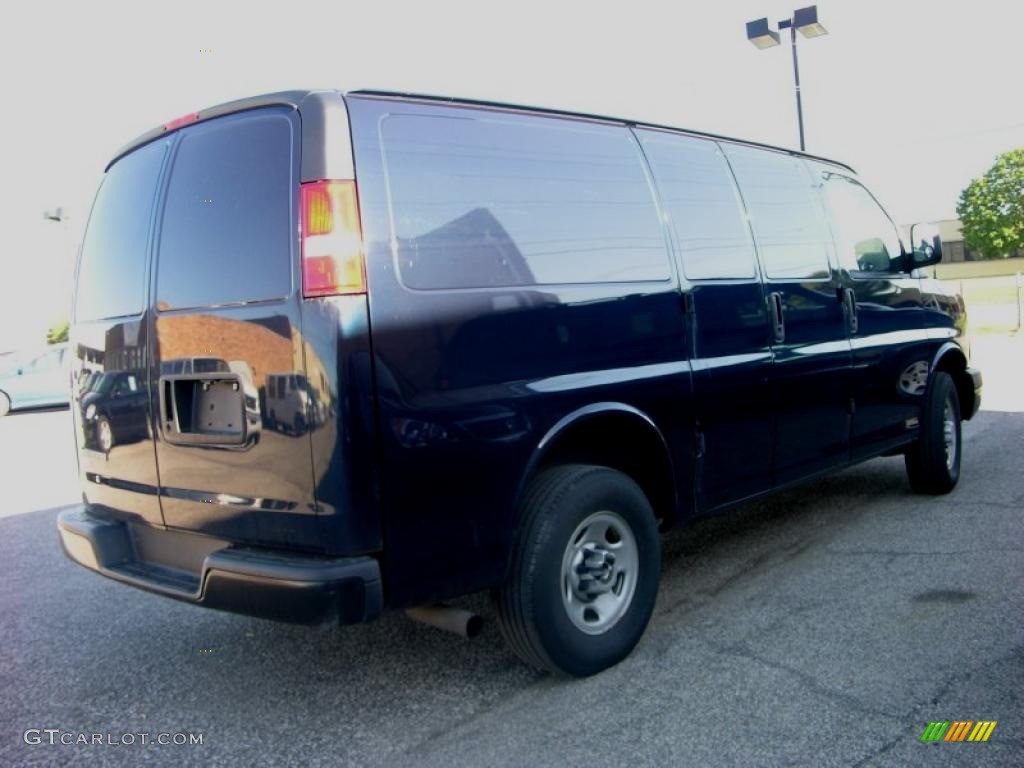 2007 Express 2500 Commercial Van - Dark Blue Metallic / Medium Pewter photo #4