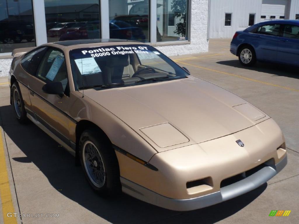 1986 Fiero GT - Gold Metallic / Beige photo #9