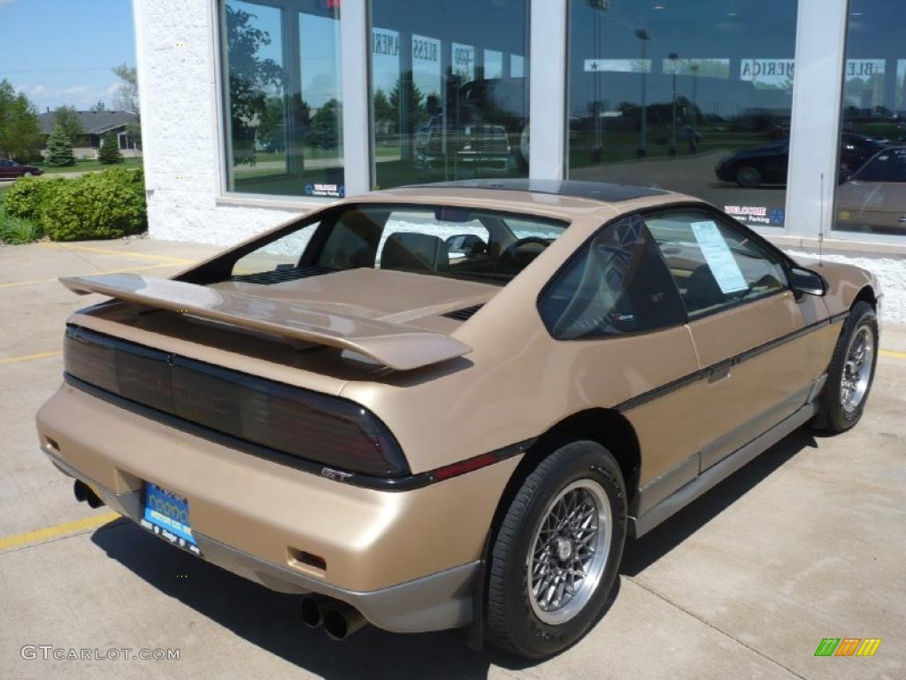 Gold Metallic 1986 Pontiac Fiero GT Exterior Photo #29600714