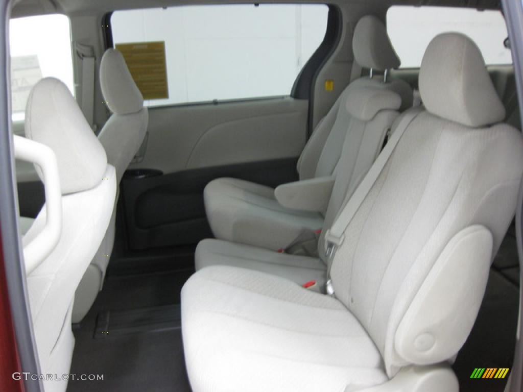 2011 Sienna LE - Salsa Red Pearl / Light Gray photo #9
