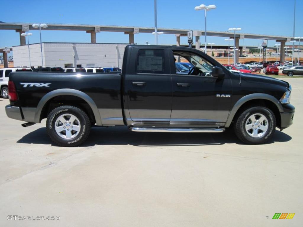 2010 Ram 1500 ST Quad Cab - Brilliant Black Crystal Pearl / Dark Slate/Medium Graystone photo #4