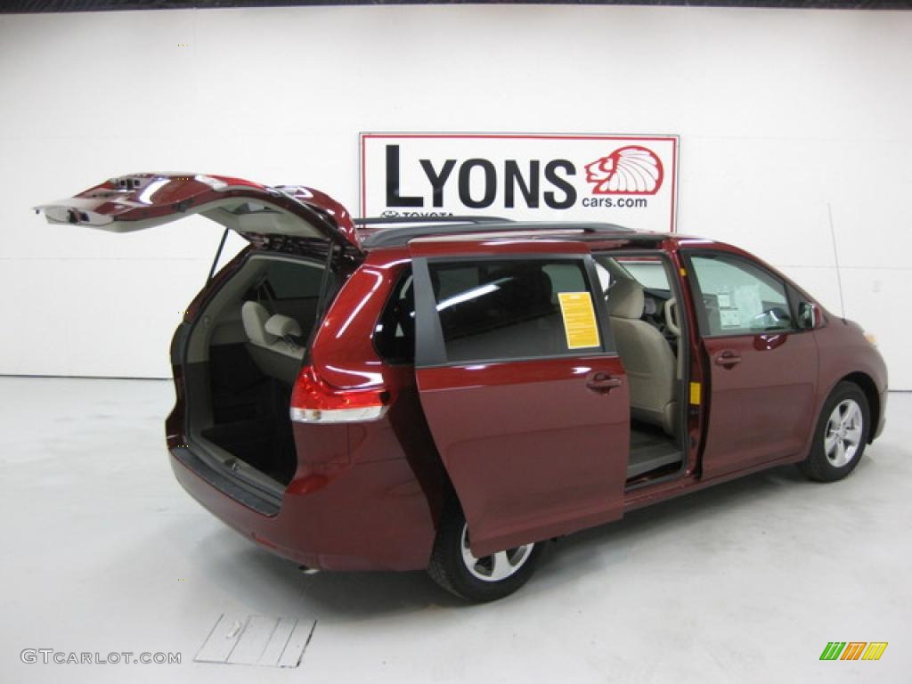 2011 Sienna LE - Salsa Red Pearl / Light Gray photo #14