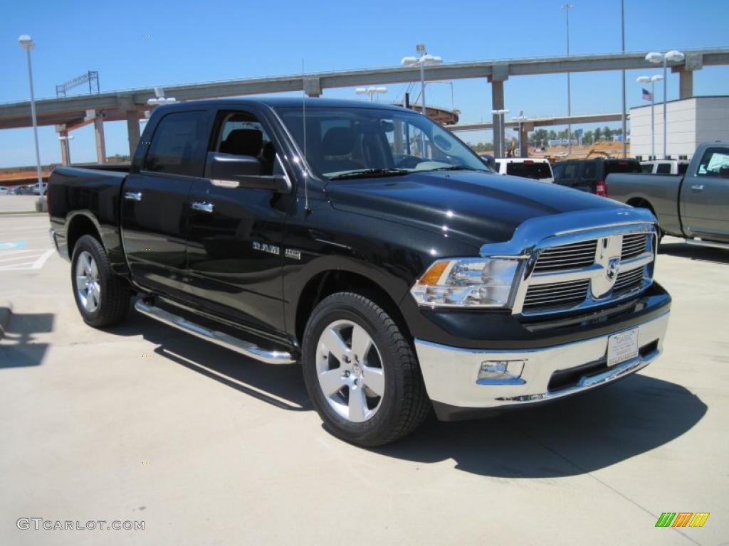 2010 Ram 1500 Big Horn Crew Cab 4x4 - Brilliant Black Crystal Pearl / Dark Slate/Medium Graystone photo #2