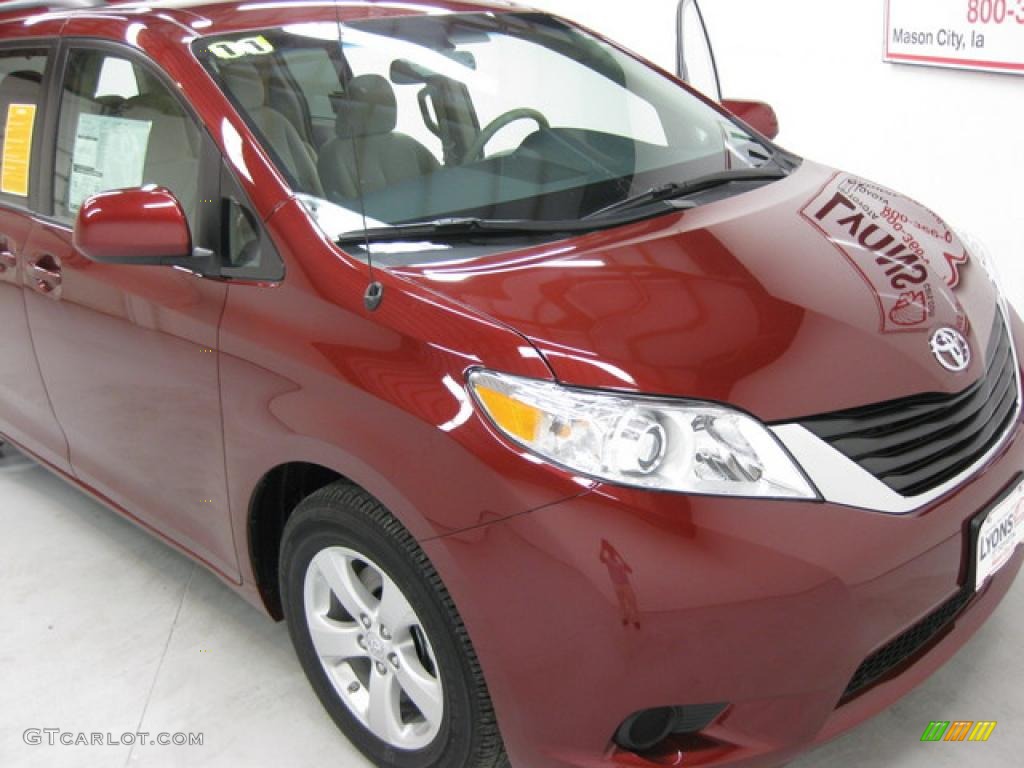 2011 Sienna LE - Salsa Red Pearl / Light Gray photo #18