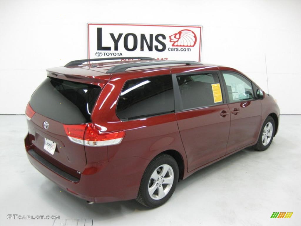 2011 Sienna LE - Salsa Red Pearl / Light Gray photo #19