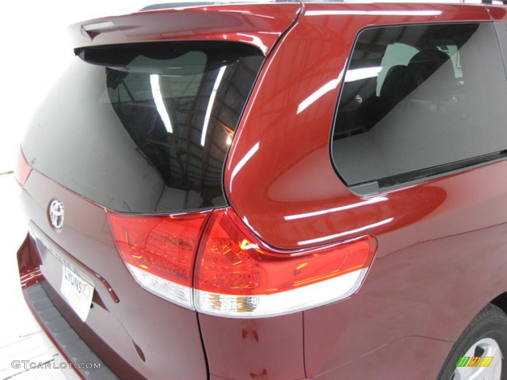 2011 Sienna LE - Salsa Red Pearl / Light Gray photo #22