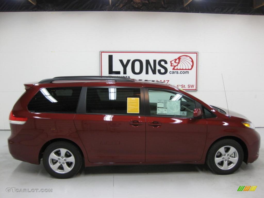 2011 Sienna LE - Salsa Red Pearl / Light Gray photo #24