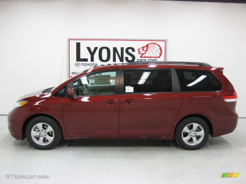 2011 Sienna LE - Salsa Red Pearl / Light Gray photo #28