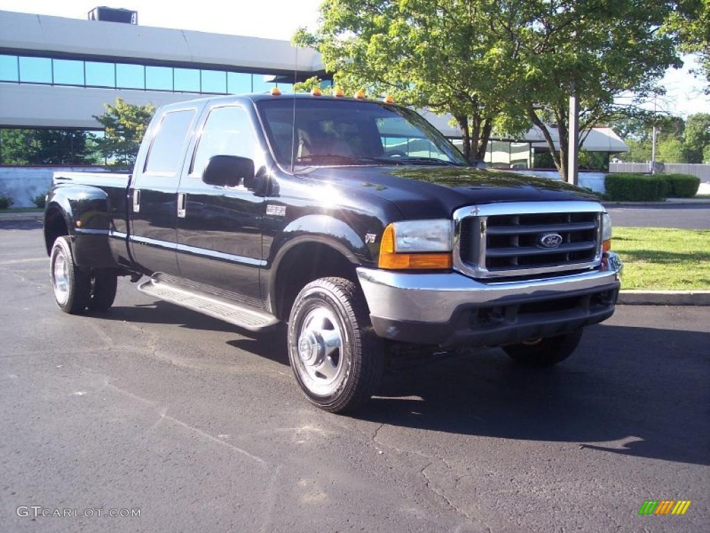 Black Ford F350 Super Duty