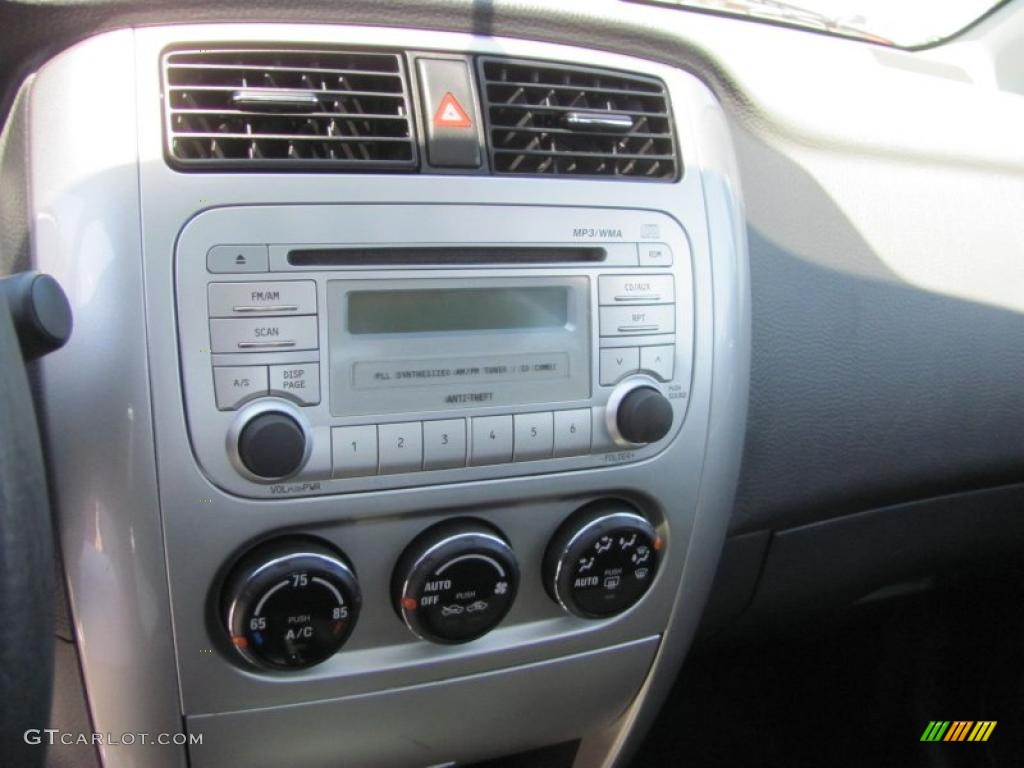 2006 Aerio AWD Sedan - White Pearl / Black photo #13