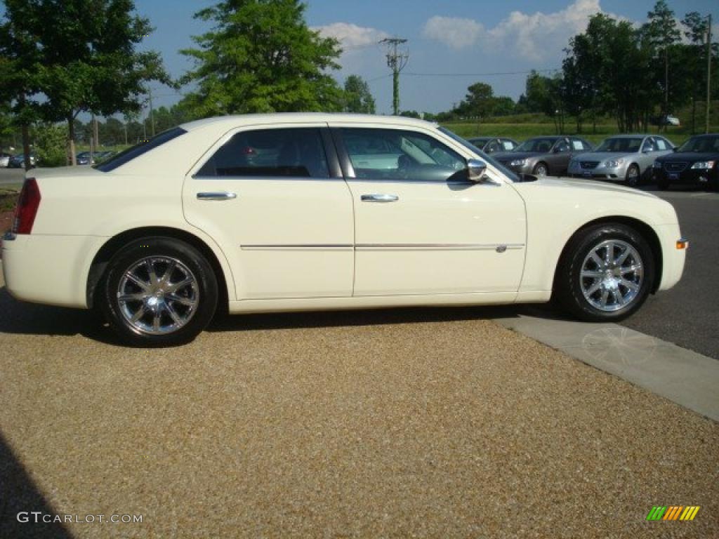 2008 300 C HEMI - Cool Vanilla White / Dark Slate Gray photo #6