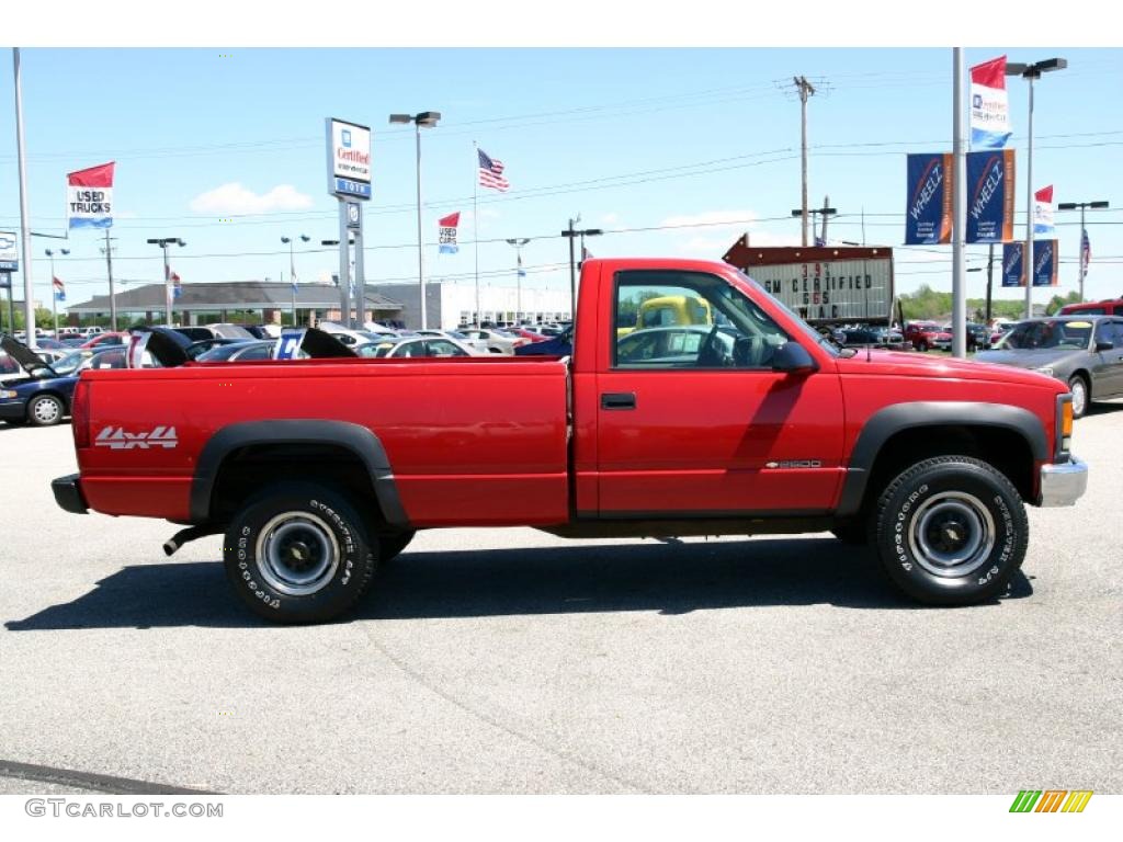 2000 Silverado 2500 Regular Cab 4x4 - Victory Red / Medium Gray photo #2