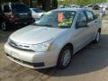 2009 Brilliant Silver Metallic Ford Focus SE Sedan  photo #10