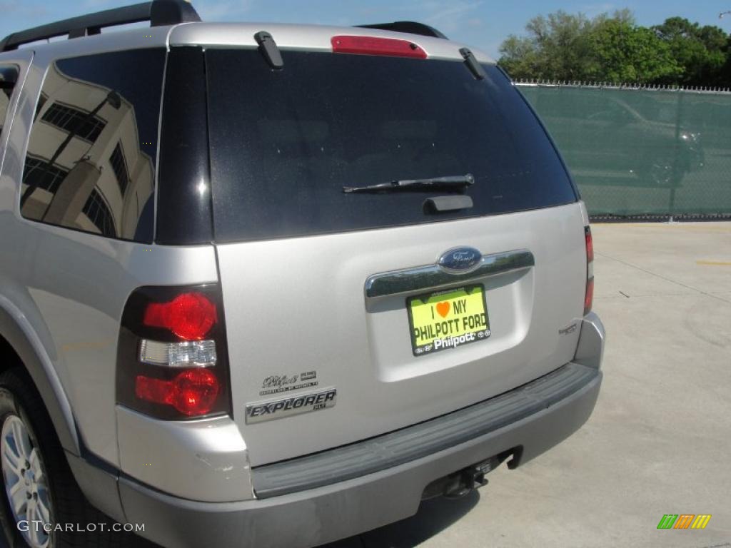 2006 Explorer XLT - Silver Birch Metallic / Stone photo #22